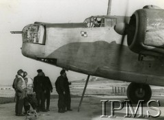 1940-1943, Wielka Brytania.
Lotnictwo Obrony Wybrzeża, bombowiec Wellington po powrocie z lotu.
Fot. NN, Instytut Polski i Muzeum im. gen. Sikorskiego w Londynie [sygn. 14311]