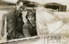 1944, Wielka Brytania.
Tadeusz Słoń i Eugeniusz Horbaczewski (dowódca 315 Dywizjonu Myśliwskiego) w kabinie myśliwca Mustang.
Fot. NN, Instytut Polski i Muzeum im. gen. Sikorskiego w Londynie [sygn. CH.13566]