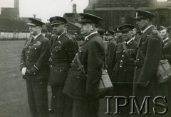 Lato 1940, Blackpool, Anglia, Wielka Brytania.
Inspekcja pierwszych polskich lotników przybyłych z Francji. Drugi od lewej stoi płk Stefan Pawlikowski.
Fot. NN, Instytut Polski i Muzeum im. gen. Sikorskiego w Londynie [sygn. 6344]