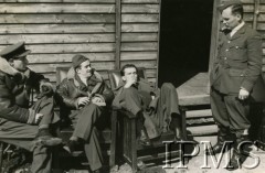 1941, Wielka Brytania.
Piloci 317 Dywizjonu Myśliwskiego. Por. Jan Wiśniewski, por. Tadeusz Kumiega, por. Ludwik Martel, kpt. Antoni Wczelik (zginął 14.04.1942).
Fot. NN, Instytut Polski i Muzeum im. gen. Sikorskiego w Londynie [sygn. 6166]