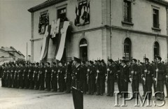Marzec 1940, Lyon, Francja
Szkoła Podchorążych Lotnictwa. Na pierwszym planie kpt. Edmund Jura.
Fot. NN, Instytut Polski i Muzeum im. gen. Sikorskiego w Londynie [sygn. 7243]
