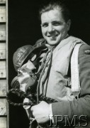 Lata 40., Wielka Brytania.
Por. pilot Tadeusz Kratke z 317 Dywizjonu Myśliwskiego.
Fot. NN, Instytut Polski i Muzeum im. gen. Sikorskiego w Londynie [sygn. 6138]