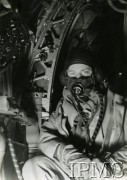 1940-1945, brak miejsca.
Polski lotnik w kabinie bombowca.
Fot. NN, Instytut Polski i Muzeum im. gen. Sikorskiego w Londynie