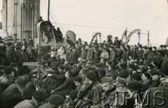 Czerwiec 1940, brak miejsca.
Ewakuacja żołnierzy 4 pułku lotnictwa z Francji do Anglii na pokładzie statku pasażerskiego.
Fot. NN, Instytut Polski i Muzeum im. gen. Sikorskiego w Londynie [sygn. 6812]