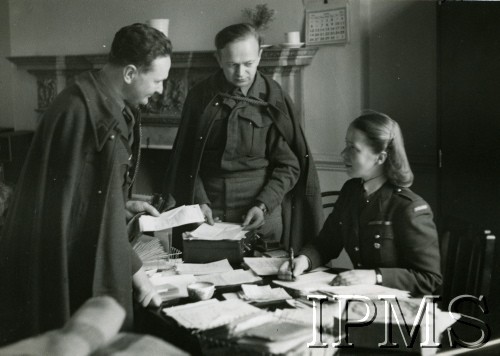 Kwiecień 1943, Wielka Brytania.
Prawdopodobnie szpital wojskowy prowadzony przez Polaków. 
Fot. NN, Instytut Polski i Muzeum im. gen. Sikorskiego w Londynie  [szuflada 36]