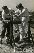 1941-1947, brak miejsca.
Ćwiczenia na rowerze ortopedycznym 
Fot. Michalski, Instytut Polski i Muzeum im. gen. Sikorskiego w Londynie [szuflada 36]