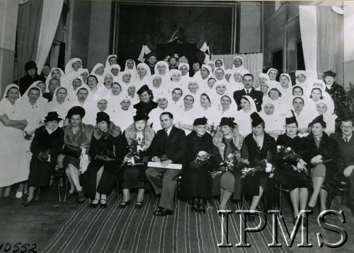 1940, Paryż, Francja..
Kurs medyczny Czerwonego Krzyża dla Polek zorganizowany przez Union Des Fammes de France. 
Fot. NN, Instytut Polski i Muzeum im. gen. Sikorskiego w Londynie  [szuflada 36]
