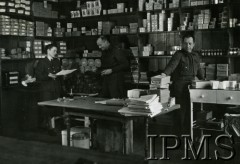 1941-1949, Szkocja, Wielka Brytania.
Szpital wojskowy prowadzony przez Polaków. Magazyn.
Fot. NN, Instytut Polski i Muzeum im. gen. Sikorskiego w Londynie  [szuflada 36]