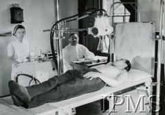 1941-1949, Szkocja, Wielka Brytania.
Szpital wojskowy prowadzony przez Polaków. Diagnostyka.
Fot. NN, Instytut Polski i Muzeum im. gen. Sikorskiego w Londynie  [szuflada 36]