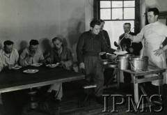 1941-1949, Szkocja, Wielka Brytania.
Szpital wojskowy prowadzony przez Polaków. Stołówka.
Fot. NN, Instytut Polski i Muzeum im. gen. Sikorskiego w Londynie  [szuflada 36]