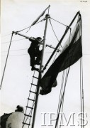 1942, brak miejsca.
ORP Piorun, marynarz na maszcie.
Fot. NN, Instytut Polski i Muzeum im. gen. Sikorskiego w Londynie [szuflada 39, sygnatura 12249]