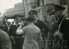 Wrzesień 1944, brak miejsca.
Załoga ORP Piorun.
Fot. NN, Instytut Polski i Muzeum im. gen. Sikorskiego w Londynie [szuflada 39, sygnatura 40180]