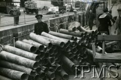 Lipiec 1944, brak miejsca.
ORP Piorun, łuski po pociskach artyleryjskich.
Fot. NN, Instytut Polski i Muzeum im. gen. Sikorskiego w Londynie [szuflada 39, sygnatura 40135]