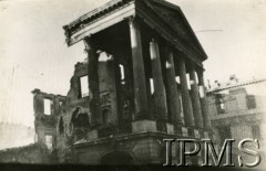 Wrzesień 1939, Warszawa, Polska. 
Ruiny zbombardowanego przez Niemców Pałacu Komisji Rządowej Przychodów i Skarbu - siedziby Ministerstwa Skarbu przy ulicy Rymarskiej 5.
Fot. NN, Instytut Polski i Muzeum im. gen. Sikorskiego w Londynie [szuflada 58, sygnatura 110011]