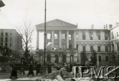 Wrzesień 1939, Warszawa, Polska. 
Ruiny zbombardowanego przez Niemców Pałacu Komisji Rządowej Przychodów i Skarbu - siedziby Ministerstwa Skarbu przy ulicy Rymarskiej 5.
Fot. NN, Instytut Polski i Muzeum im. gen. Sikorskiego w Londynie [szuflada 58, sygnatura 12340]