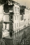 Wrzesień 1939, Warszawa, Polska. 
Ruiny kamienic przy al. 3 Maja zbombardowanych przez lotnictwo niemieckie. Widok z wiaduktu Mostu Poniatowskiego, od lewej domy: 3 Maja 18, dalej 3 Maja 16.
Fot. NN, Instytut Polski i Muzeum im. gen. Sikorskiego w Londynie [szuflada 58, brak sygnatury]