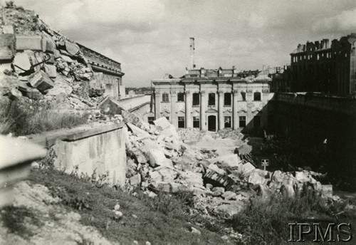 Ok. 1945-1946, Warszawa, Polska.
Ruiny Pałacu Pod Blachą.
Fot. Jerzy Mizerski, Instytut Polski i Muzeum im. gen. Sikorskiego w Londynie.
