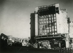 Ok. 1945-1946, Warszawa, Polska.
Ruiny Dworca Głównego.
Fot. Jerzy Mizerski, Instytut Polski i Muzeum im. gen. Sikorskiego w Londynie.
