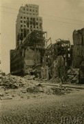 Ok. 1945-1946, Warszawa, Polska.
Ruiny budynku Prudentialu.
Fot. NN, Instytut Polski i Muzeum im. gen. Sikorskiego w Londynie