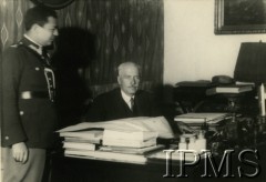 Grudzień 1931, Warszawa, Polska.
Powszechny Spis Ludności w 1931 roku. Prezydent RP Ignacy Mościcki wypełnia arkusz spisowy w swoim gabinecie na Zamku Królewskim.
Fot. Instytut Polski im. Gen. Sikorskiego w Londynie [teczka 105 - Ignacy Mościcki]