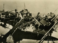 27.11.1942, Tulon, Francja.
Samozatopienie francuskiej floty (wiernej rządowi Vichy) zagrożonej niemieckim atakiem. Wraki w porcie.
Fot. NN, Instytut Polski i Muzeum im. gen. Sikorskiego w Londynie