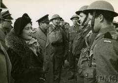 7.03.1941, Szkocja, Wielka Brytania.
Król Jerzy VI i królowa Elżbieta wizytują I Korpus Polski w Szkocji. 
Fot. NN, Instytut Polski i Muzeum im. gen. Sikorskiego w Londynie [teczka 151]