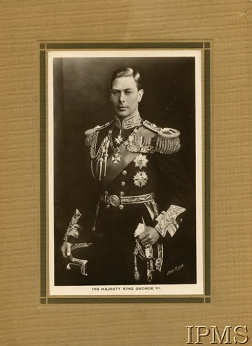 Brak daty, Wielka Brytania.
Jego Wysokość król Jerzy VI, portret w mundurze z przypiętymi orderami.
Fot. Vandyk, Instytut Polski i Muzeum im. gen. Sikorskiego w Londynie [teczka 151]