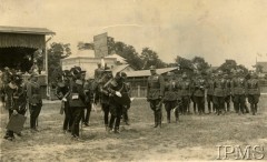 1930, Kołomyja, woj. stanisławowskie, Polska.
Delegacja oficerów rumuńskich z wizytą w 49 Pułku Piechoty.
Fot. NN, Instytut Polski i Muzeum im. gen. Sikorskiego w Londynie