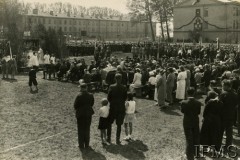 9.05.1937, Kowel, Wołyń, Polska.
Święto pułkowe 50 Pułku Piechoty Strzelców Kresowych. Msza polowa, w tle budynki koszar.
Fot. Sz. Epsztejn, Instytut Polski i Muzeum im. gen. Sikorskiego w Londynie
