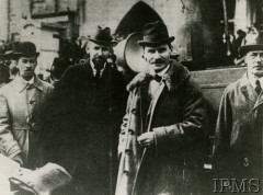 Marzec 1921, Ryga, Łotwa.
Członkowie polskiej delegacji na rozmowy pokojowe w Rydze: Jan Dąbski (przewodniczący delegacji), Ładoś, Besiakowski.
Fot. NN, Instytut Polski i Muzeum im. gen. Sikorskiego w Londynie