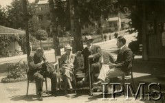 Lata 20.-30., Truskawiec, Polska.
Kazimierz i Maria Bartlowie (w środku) odpoczywają w uzdrowisku.
Fot. Instytut Polski i Muzeum im. gen. Sikorskiego w Londynie