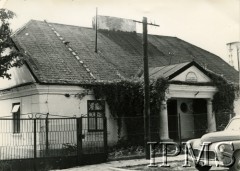 Czerwiec 1970, Błonie, Polska.
Dom, w którym urodził się generał Władysław Anders.
Fot. NN, Instytut Polski w Londynie w Londynie [teczka 2 - Władysław Anders]