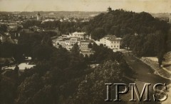 1936-1937, Wilno, Polska.
Widok miasta z Góry Trzech Krzyży, na pierwszym planie rzeka Wilenka i kompleks budynków należących do wojska. 
Fot. NN, Instytut Polski i Muzeum im. gen. Sikorskiego w Londynie
