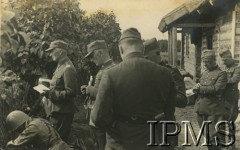 1936-1937, Nowe Święciany, Polska.
Przegląd wyszkolenia żołnierzy 85 Pułku przez Inspektora Armii gen. Stefana Dąb-Biernackiego.
Fot. NN, Instytut Polski i Muzeum im. gen. Sikorskiego w Londynie

