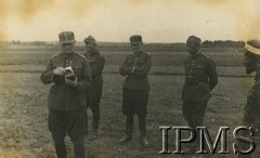 1936-1937, Nowe Święciany, Polska.
Przegląd wyszkolenia żołnierzy 85 Pułku przez Inspektora Armii gen. Stefana Dąb-Biernackiego.
Fot. NN, Instytut Polski i Muzeum im. gen. Sikorskiego w Londynie

