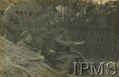 1936-1937, Polska.
Oficerowie 85 Pułku Strzelców Wileńskich podczas ćwiczeń.
Fot. NN, Instytut Polski i Muzeum im. gen. Sikorskiego w Londynie

