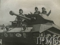 1942-1947, brak miejsca.
Żołnierze 1 Dywizji Pancernej w czołgu.
Fot. NN, Instytut Polski i Muzeum im. gen. Sikorskiego w Londynie [album 09 - PSZ na Zachodzie, Pomocnicza Służba Kobiet, 1 Dywizja Pancerna].