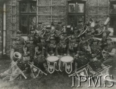 1934, Trembowla, woj. tarnopolskie, Polska.
Pluton trębaczy z instrumentami: bębnami, trąbkami i puzonami.
Fot. NN, Instytut Polski i Muzeum im. gen. Sikorskiego w Londynie