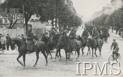 26.08.1936, Wilno, Polska.
Przemarsz 9 Pułku ulicami miasta na cmentarz na Rossie.
Fot. NN, Instytut Polski i Muzeum im. gen. Sikorskiego w Londynie