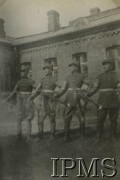 Przed 1939, Trembowla, woj. tarnopolskie, Polska.
Czterej ułani z 9 Pułku z trąbkami. Podpis: 