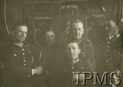 Przed 1939, Trembowla, woj. tarnopolskie, Polska.
Grupa oficerów 9 Pułku Ułanów.
Fot. NN, Instytut Polski i Muzeum im. gen. Sikorskiego w Londynie