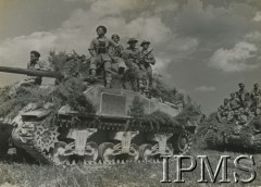 1944, Włochy.
Żołnierze i czołgi 2 Korpusu w akcji nad Adriatykiem.
Fot. NN, Instytut Polski i Muzeum im. gen. Sikorskiego w Londynie

