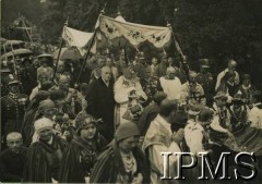 20.06.1935, Spała, pow. Rawa, woj. warszawskie, Polska.
Uroczysta procesja w dniu Bożego Ciała. Pod baldachimem widoczni (od lewej): prezydent RP Ignacy Mościcki, ks. Jana Humpola celebrujący uroczystości, szef Gabinetu Wojskowego Prezydenta RP płk Jan Głogowski. Za prezydentem adiutanci: kpt. Józef Hartman (po prawej), kpt. Zygmunt Gużewski (po lewej).
Fot. NN, Instytut Polski i Muzeum im. gen. Sikorskiego w Londynie [004 - luźne karty].