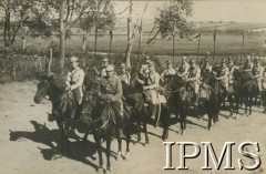 1919-1921, Polska.
2 Pułk Ułanów Grochowskich, kawalerzyści na koniach.
Fot. NN, Instytut Polski i Muzeum im. gen. Sikorskiego w Londynie [album 101 - 2 Pułk Ułanów Grochowskich podczas wojny 1920 r.]