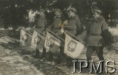 1919-1921, Polska.
2 Pułk Ułanów Grochowskich, ułani z trąbkami.
Fot. NN, Instytut Polski i Muzeum im. gen. Sikorskiego w Londynie [album 101 - 2 Pułk Ułanów Grochowskich podczas wojny 1920 r.]