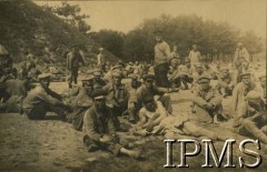 1920, Polska.
Jeńcy bolszewiccy wzięci do niewoli przez 2 Pułk Ułanów Grochowskich.
Fot. NN, Instytut Polski i Muzeum im. gen. Sikorskiego w Londynie [album 101 - 2 Pułk Ułanów Grochowskich podczas wojny 1920 r.