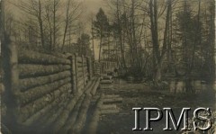 17.04.1916, brak miejsca.
Umocnienia 2 Pułku Piechoty II Brygady Legionów Polskich.
Fot. NN, Instytut Polski i Muzeum im. gen. Sikorskiego w Londynie [album nr 10 - gen. Marian Żegota-Januszajtis].