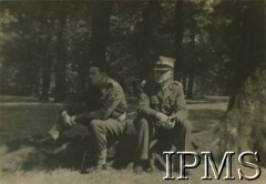 1943, Londyn, Anglia, Wielka Brytania.
Kew Gardens, generał Marian Żegota-Januszajtis z synem Jerzym.
Fot. NN, Instytut Polski i Muzeum im. gen. Sikorskiego w Londynie [album nr 10 - gen. Marian Żegota-Januszajtis].