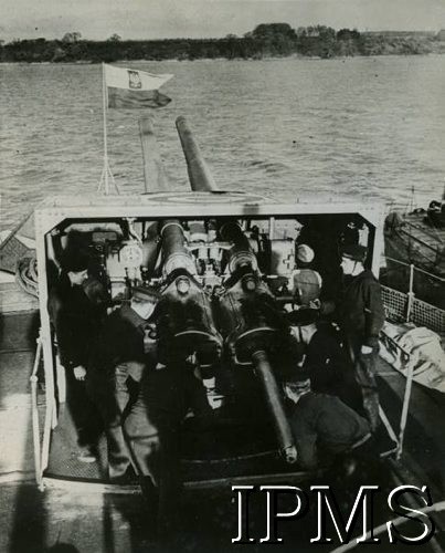 1940, Norwegia.
Polski niszczyciel ORP 