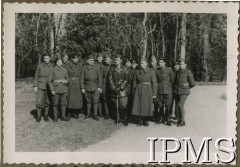 1939-1940, Pignerolles, Francja.
Grupa żołnierzy w okolicy rezydencji prezydenta RP na uchodźstwie Władysława Raczkiewicza.
Fot. NN, Instytut Polski i Muzeum im. gen. Sikorskiego w Londynie [album nr 13 płk Franciszka Arciszewskiego - prezydent RP, rząd RP i WP we Francji]